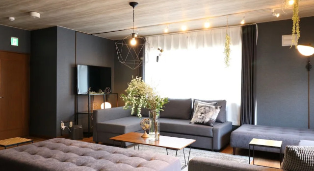 Hiragishi House