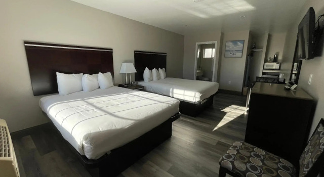 Четырёхместный номер Standard University Inn at San Luis Obispo