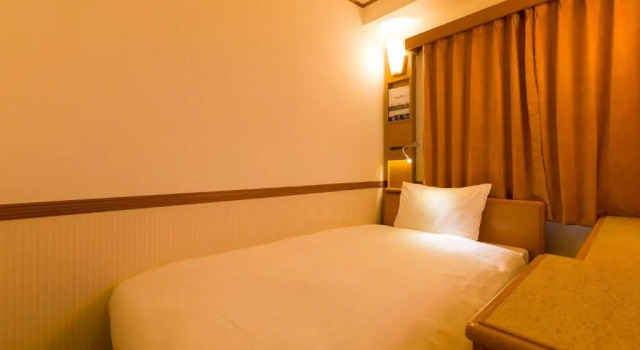 Номер Economy Toyoko Inn Shin-yokohama Ekimae Honkan