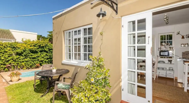 Suburban bliss with Wifi and plunge pool, Забронировать Отель Отели Кейптауна с бассейном, рядом с Больница «Лайф Кингсбери», Бассейн