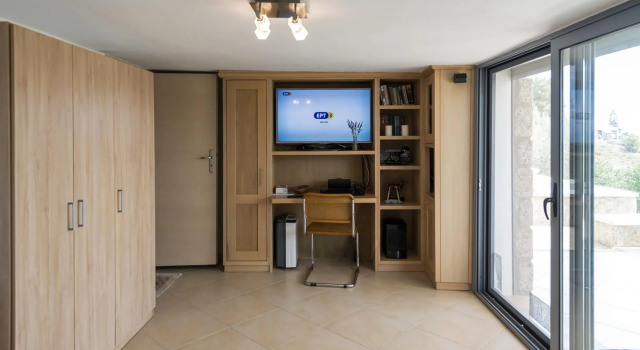 Porto Cheli Studio - Poolside Lux Getaway, Prenota Hotel Hotel a Peloponneso con parcheggio, Parcheggio