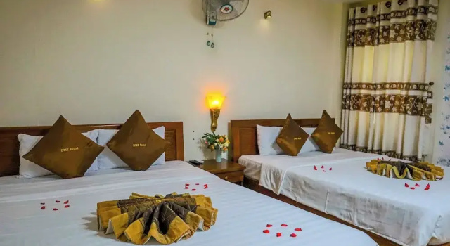 Четырёхместный семейный номер Standard DMZ Hotel ,Central Hue ,Near Perfume River