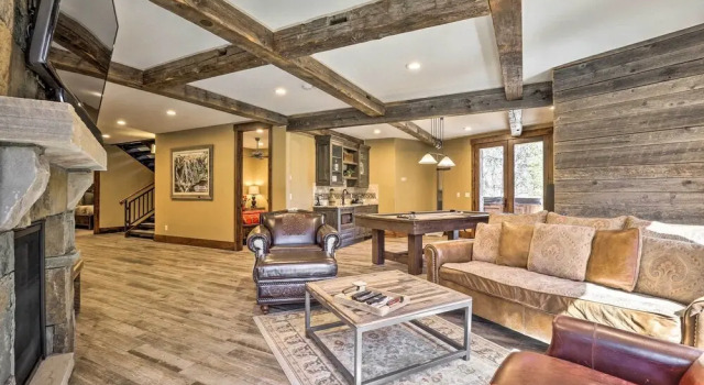 Walk to Lift: Luxe Villa w/ Hot Tub in Copper Mtn, Забронировать Вилла Коппер-Маунтин Roosevelt National Forest