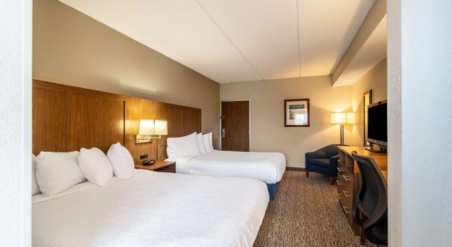 Четырёхместный номер Standard Best Western Bridgeview Hotel