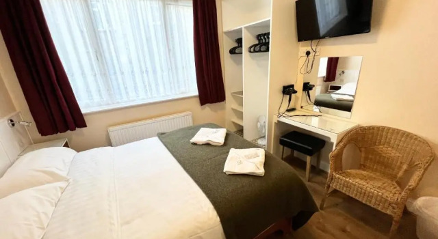 Четырёхместный номер Standard Melbourne House Hotel