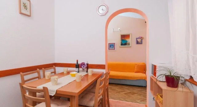Great 3bedroom family apartment Podstrana, Book Lejlighed Hoteller i Split Region med parkering, Parkering