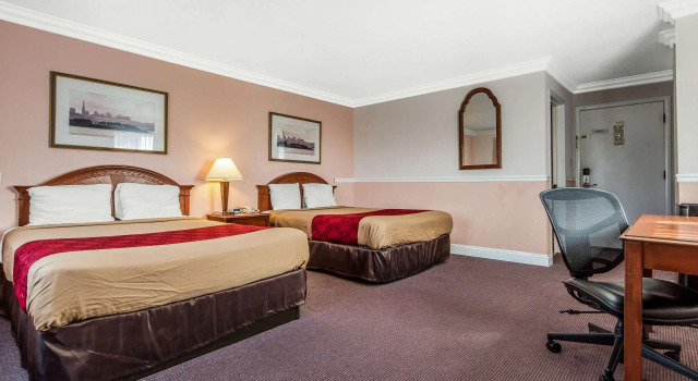 Четырёхместный номер Standard Econo Lodge Castro Valley I-580