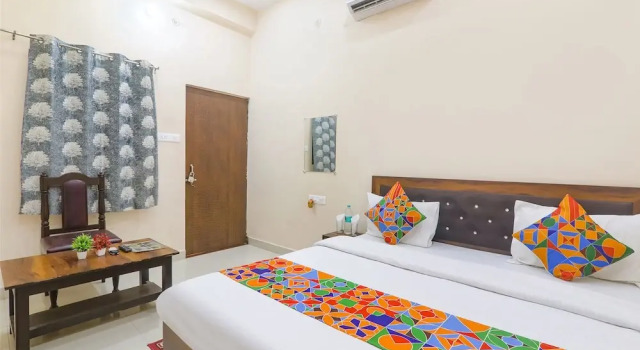 Номер Deluxe Fabhotel Rk Palace