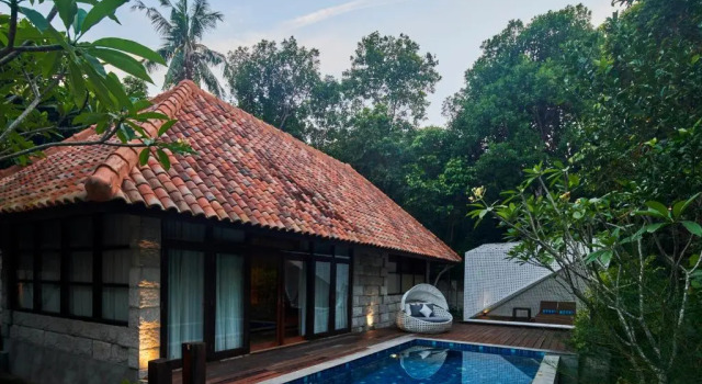 Arumdalu Private Resort, Book Resort Membalong Belitung Island