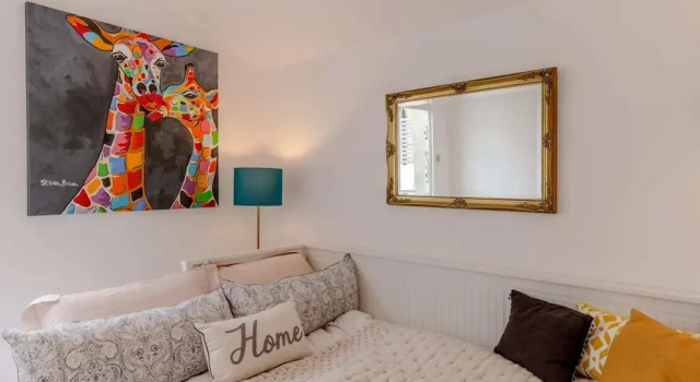 Modern 2 Bedroom Apartment in Wimbledon With Garden, Varaa Huoneisto Asunnot kohteessa Merseyside, Huoneisto