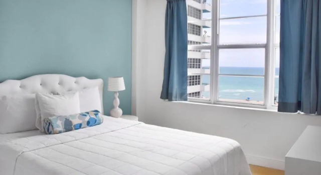 Люкс Deluxe с 2 комнатами с видом на океан Seacoast Suites on Miami Beach