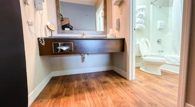 Четырёхместный номер Standard Pinemark Inn & Suites