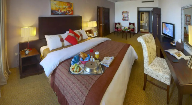 Golden Tulip Qaser Al Baha, Забронировать Отель Отели Эль-Баха 4 звезды, 4*