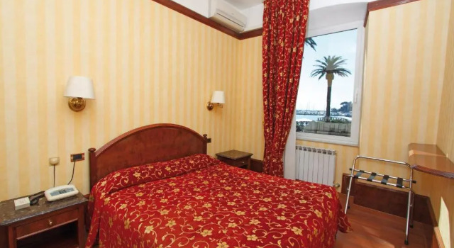 Трёхместный номер Standard seafront Hotel Miro