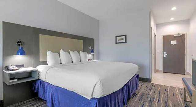 Номер Standard с видом на бассейн Holiday Inn Express & Suites Choctaw - Oklahoma City East by IHG