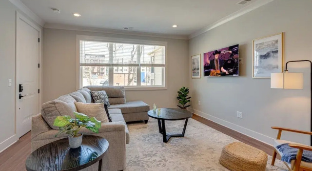 Коттедж Merry Melrose -mins to Broadway- Sleeps 6