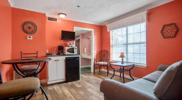 Люкс с видом на бассейн Edgewater Inn - Biloxi Beach