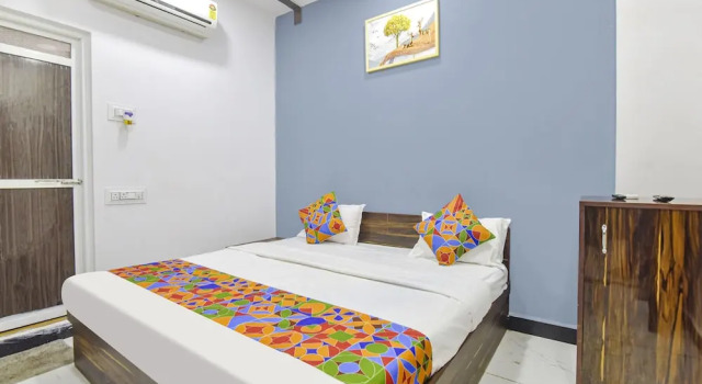 Fabexpress Anandam Palace Guest House, Забронировать Гостевой дом Гостевые дома Удджайна, рядом с Храм Махакалешвар-Джьотирлинга, Гостевой дом
