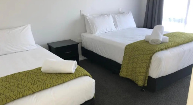 Апартаменты с 2 комнатами Ambassador Motor Inn