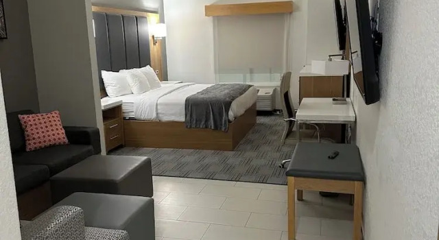 Двухместный люкс La Quinta Inn & Suites by Wyndham Coralville Iowa City