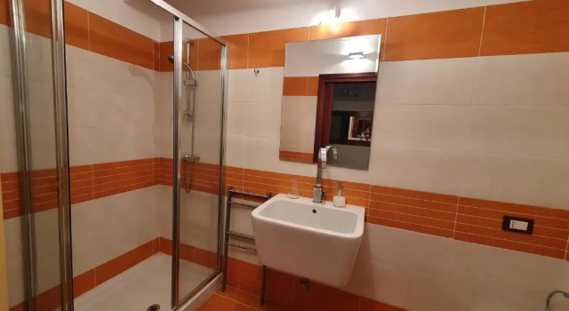 Casa La Ferula - Appartamento 1, Book Lejlighed Hoteller i Sant'Alessio Siculo med parkering, Parkering