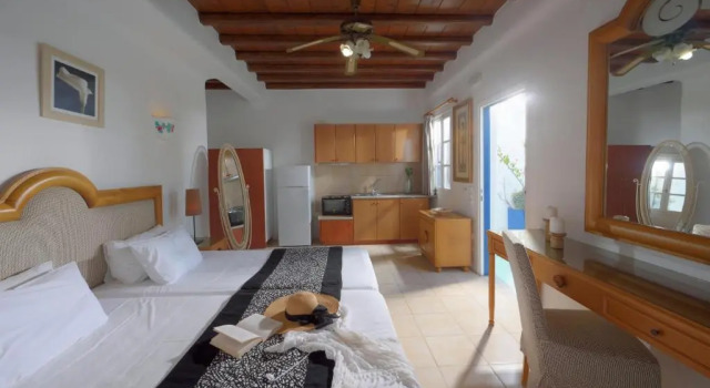 Студия с балконом Adonis Rooms