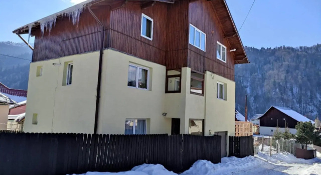 Cozy Attic Azuga, Забронировать Отель Отели Прахова с парковкой, Парковка