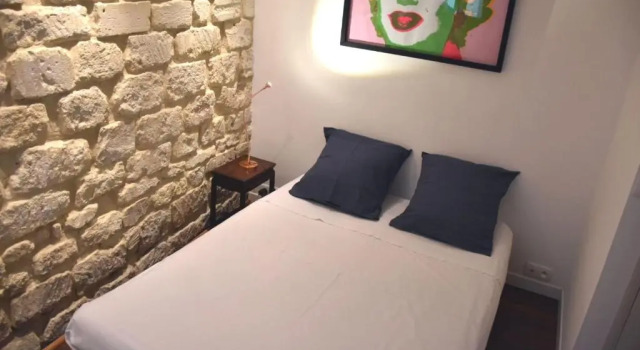 Romantic tiny house in Paris, Забронировать Апартаменты/квартира Париж Иль-де-Франс, рядом с Вокзал Сен-Лазар