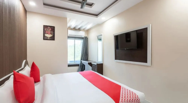 Oyo 29920 Hotel Rk Palace, Забронировать Отель Отели штата Махараштры 3 звезды, 3*