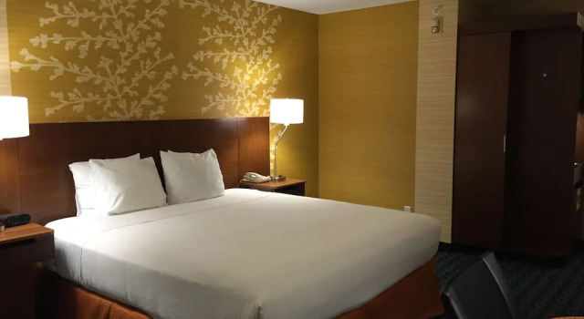 Двухместный номер Standard с балконом и с видом на бассейн Fairfield Inn & Suites by Marriott Los Angeles Rosemead