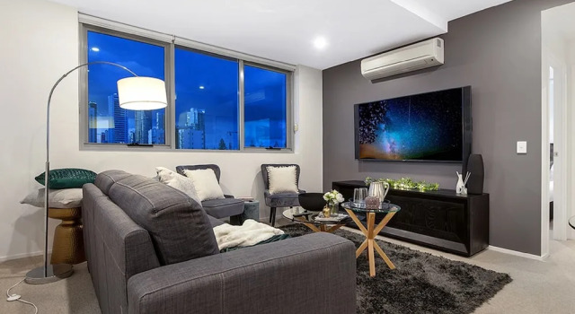 NEO Apartments - Holidays Gold Coast, Забронировать Апартаменты/квартира Голд-Кост Квинсленд, рядом с Broadbeach North Tram Station