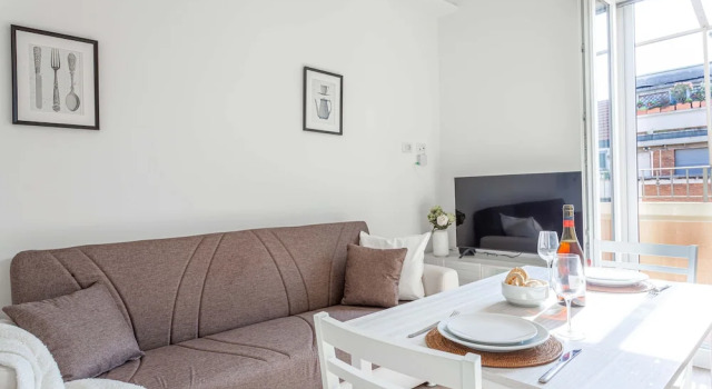 JOIVY Sublime Flat W/Balcony, Varaa Hotelli Milano Lombardia, lähellä Pasteur