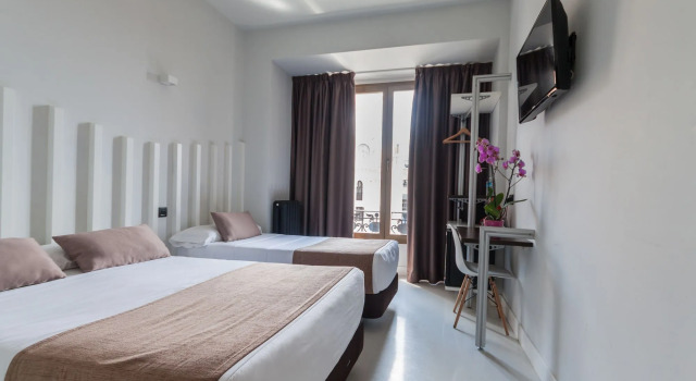 Hostal Charlotte-Gran Vía, Забронировать Отель центр города Мадрид, рядом с Дом-музей Лопе де Вега