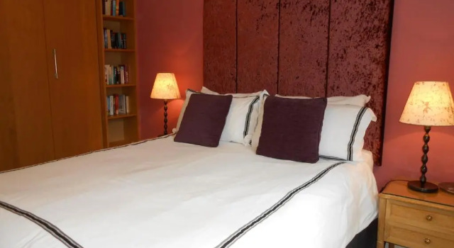 Апартаменты Deluxe 2 Bedroom Apartment in Stratton Court Central Surbiton incl Free Parking