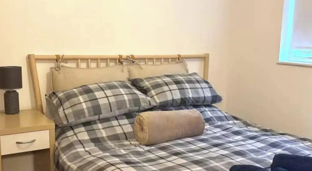 Cozy Northolt Hideaway 1BR Free Wifi Streetparking, Book Lejlighed London London og omegn