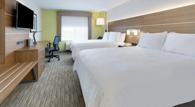 Четырёхместный номер Standard Holiday Inn Express & Suites San Antonio NW near SeaWorld by IHG