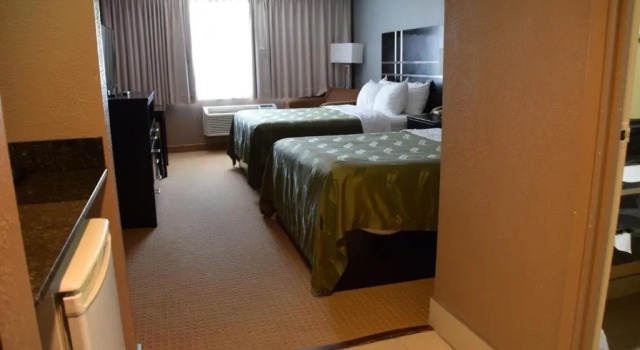 Четырёхместный номер Standard с видом на реку Quality Inn