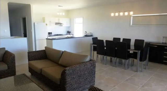 Коттедж Seaford Beachfront House