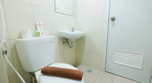 Standard Zimmer Modern and Cozy 2BR @Springlake Bekasi Apartment