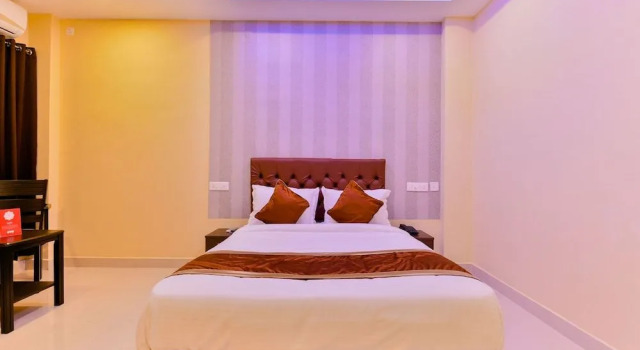 OYO 16605 Royal Front, Reserva ahora Hotel Chempu Kerala