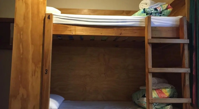 Кровать в общем номере Snow Denn Lodge