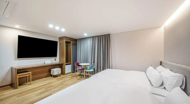 Четырёхместный полулюкс Brown Dot Hotel Ajung