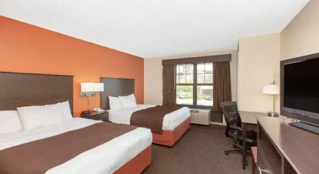 Четырёхместный номер Deluxe AmericInn by Wyndham Ottumwa