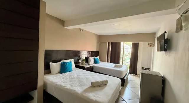 Четырёхместный люкс Deluxe с балконом и с видом на город AMANÁA Hotel Boutique