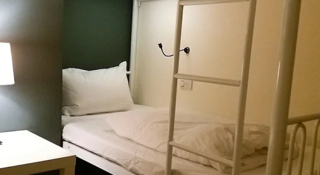 Кровать в общем номере с 6 комнатами Luftpause Hostel