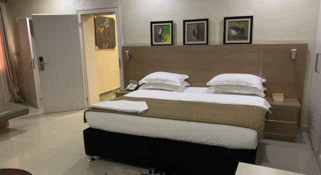 DFranklin Apartments and Event Center, Đặt Căn hộ Khách sạn ở Gwarinpa có hồ bơi, Hồ bơi