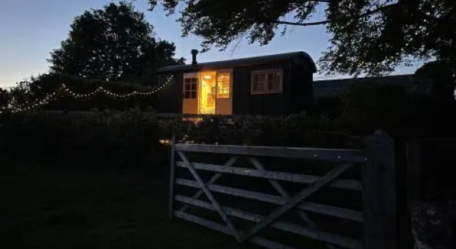 Hill House B & B & Luxury Shepherds Huts