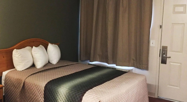 Studio 51 Extended Stay Hotel, Забронировать Отель  
