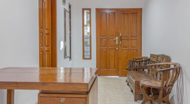OYO 366 Thamadhiro Residence