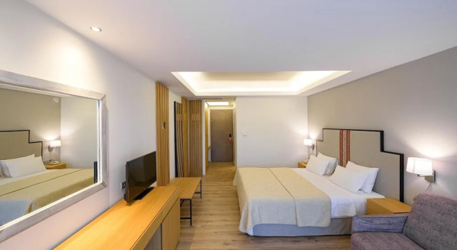 Семейный номер Superior с балконом и с видом на сад Hotel Europa Olympia